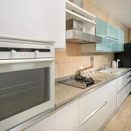 Sleeps 12 Pool Air Con Wifi