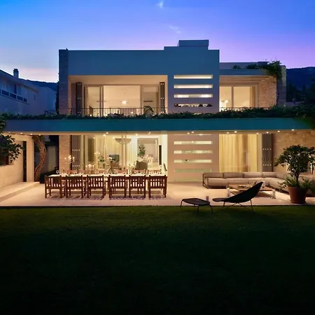 Villa Sleeps 12 Pool Air Con Wifi