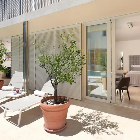 Sleeps 12 Pool Air Con Wifi