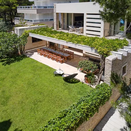 Sleeps 12 Pool Air Con Wifi